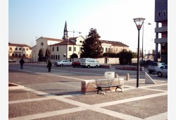 Nuova Piazza a Roncaglia (foto L.B.)